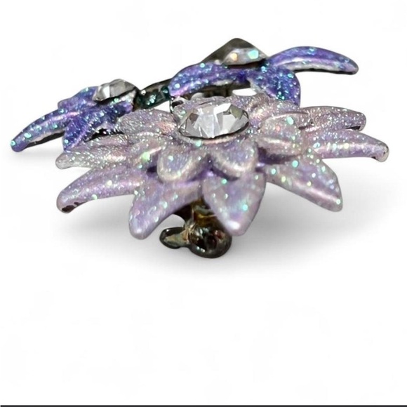 Vintage Floral Brooch with Clear Rhinestones - Picture 3 of 4